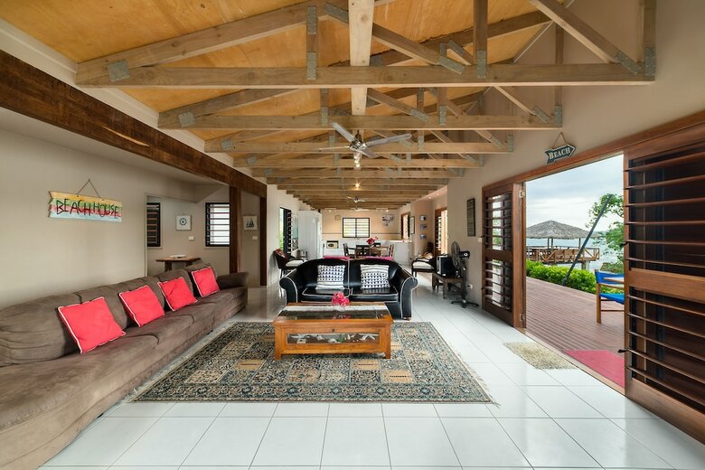 Villa Teouma Bay Beach House