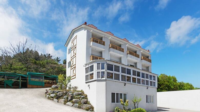 Tongyeong Good Day Pension