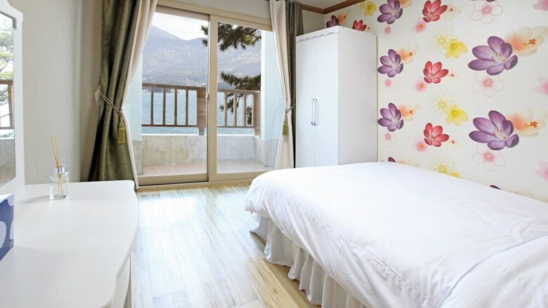 Tongyeong Good Day Pension