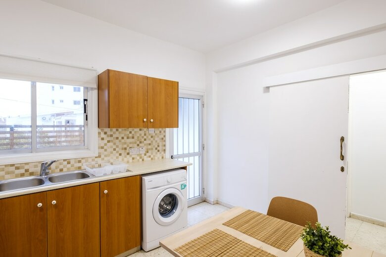 Townhouse In Ideal Location