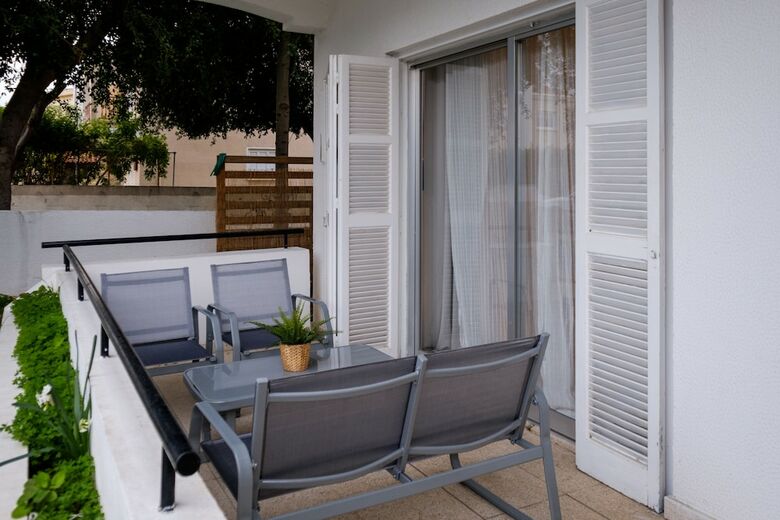Townhouse In Ideal Location