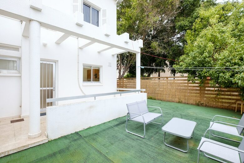 Townhouse In Ideal Location