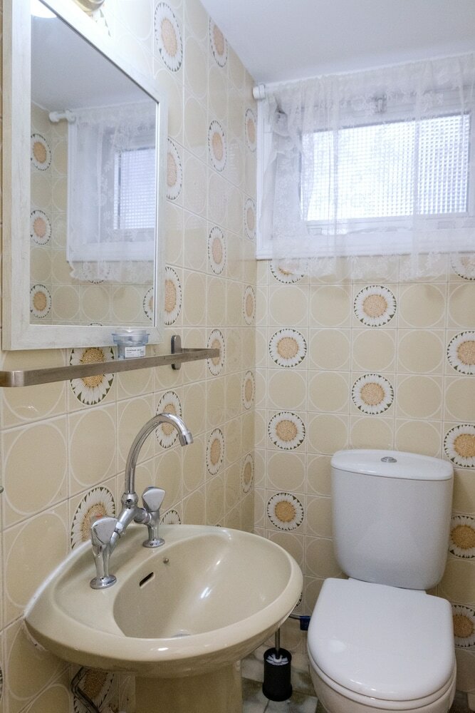 Townhouse In Ideal Location