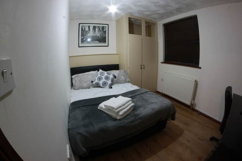 Hostal College Street Abode