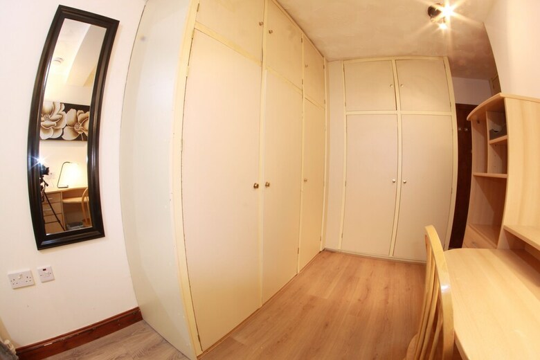 Hostal College Street Abode