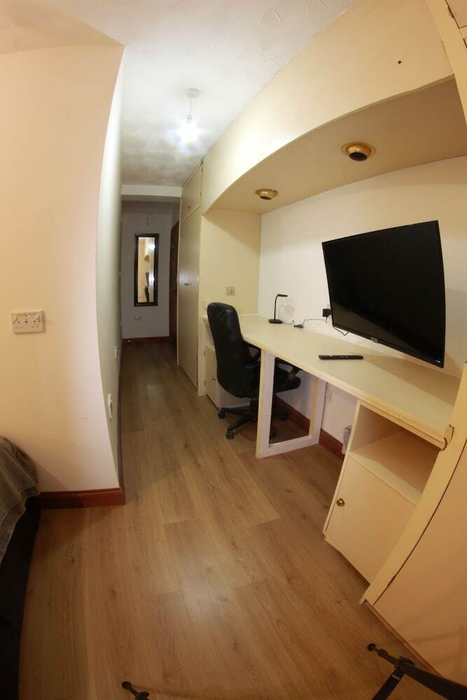 Hostal College Street Abode