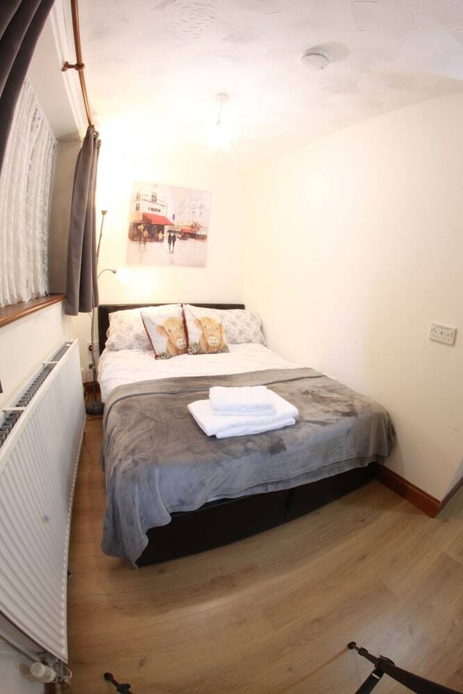 Hostal College Street Abode