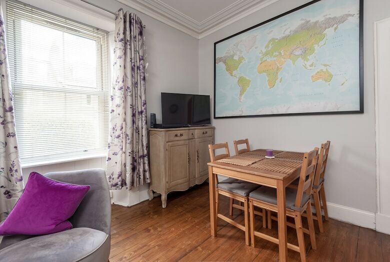 412: Regent Place Apartment