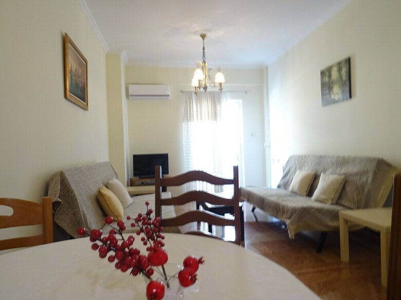 Modern Traditional Central Apartment
