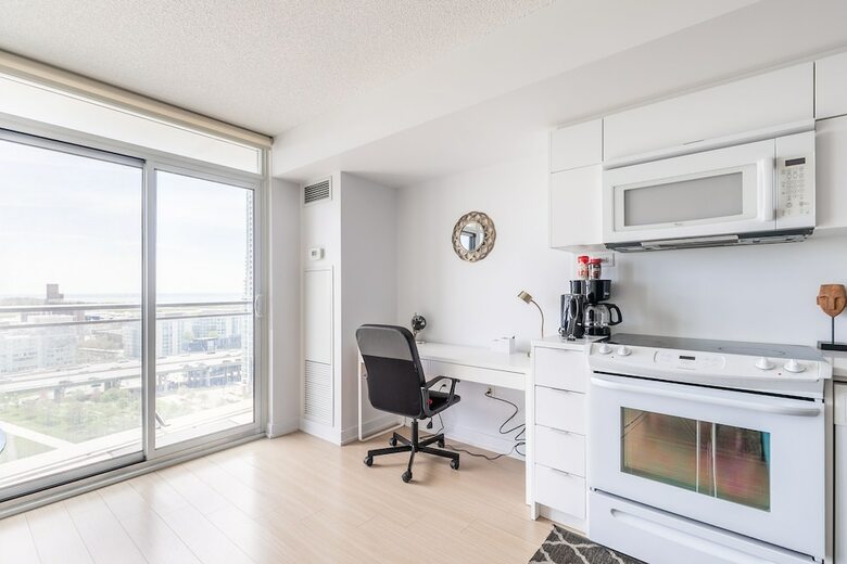 Skytree - Lakeside Condos Near Cn Tower