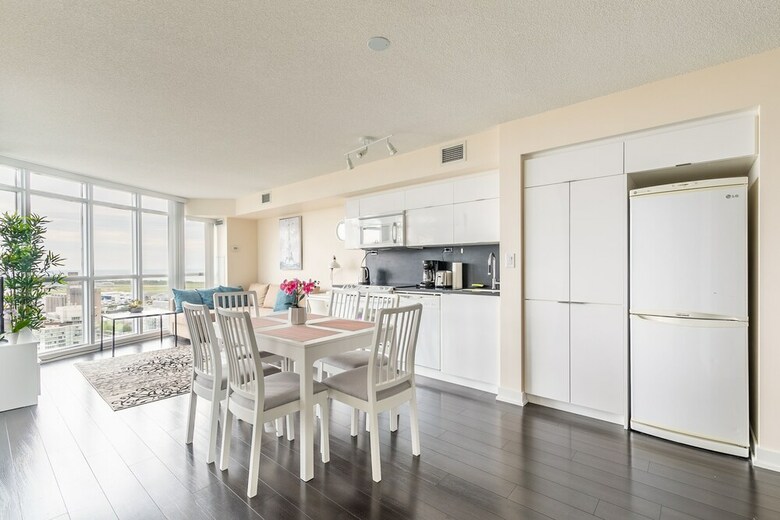 Skytree - Lakeside Condos Near Cn Tower