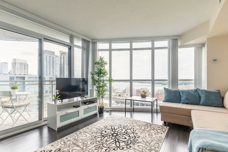 Skytree - Lakeside Condos Near Cn Tower