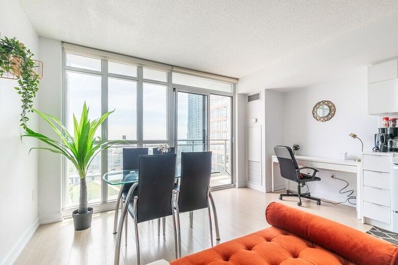 Skytree - Lakeside Condos Near Cn Tower