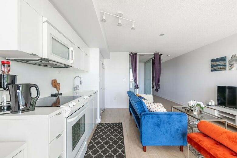 Skytree - Lakeside Condos Near Cn Tower