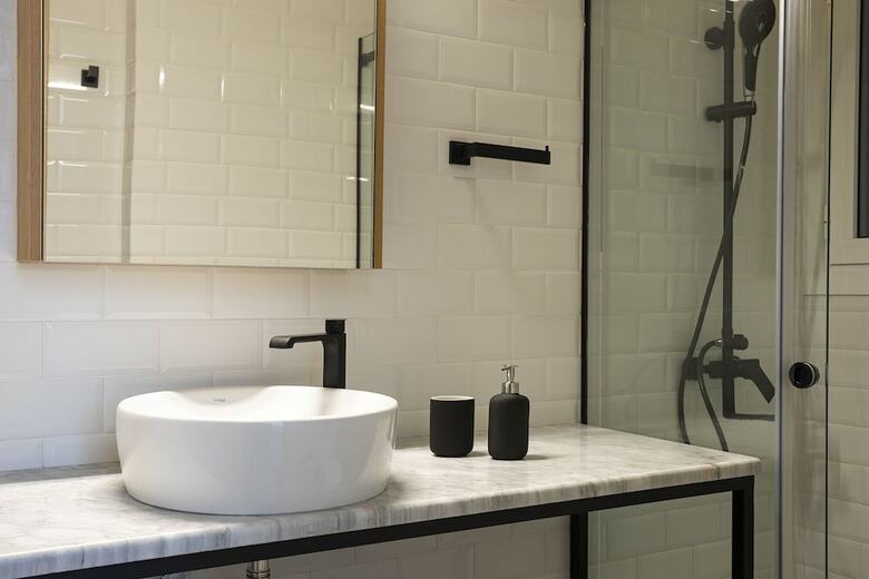 Stylish And Fancy Central Apartment
