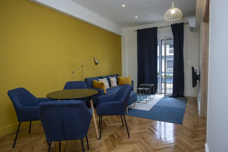 Stylish And Fancy Central Apartment