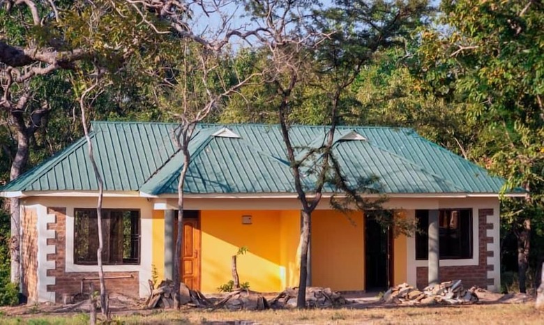 Hotel Mantis Lodge & Camping Site