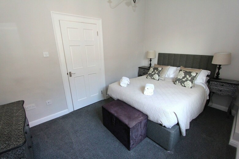Commonhall Apartments, City Views