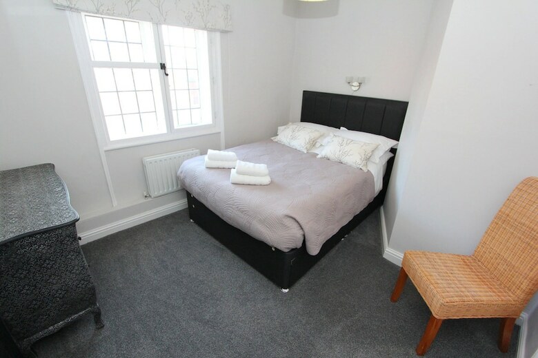 Commonhall Apartments, Top Floor