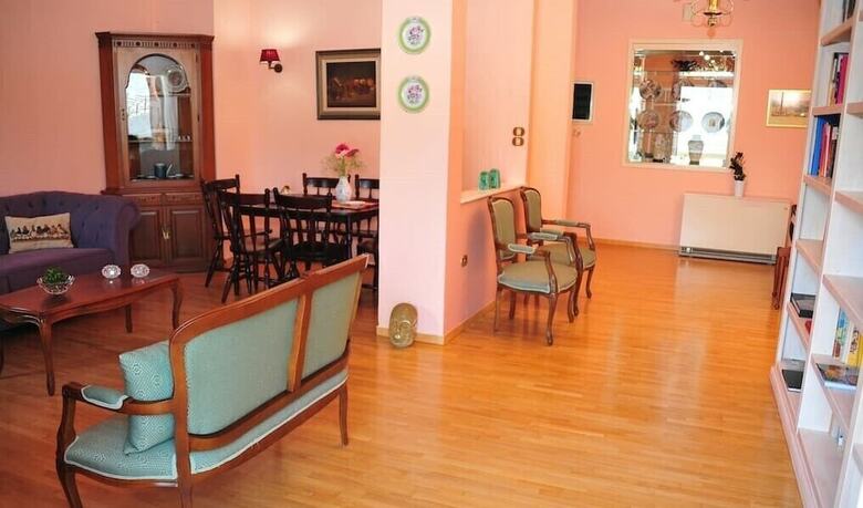 Alexandra's Art Apartment