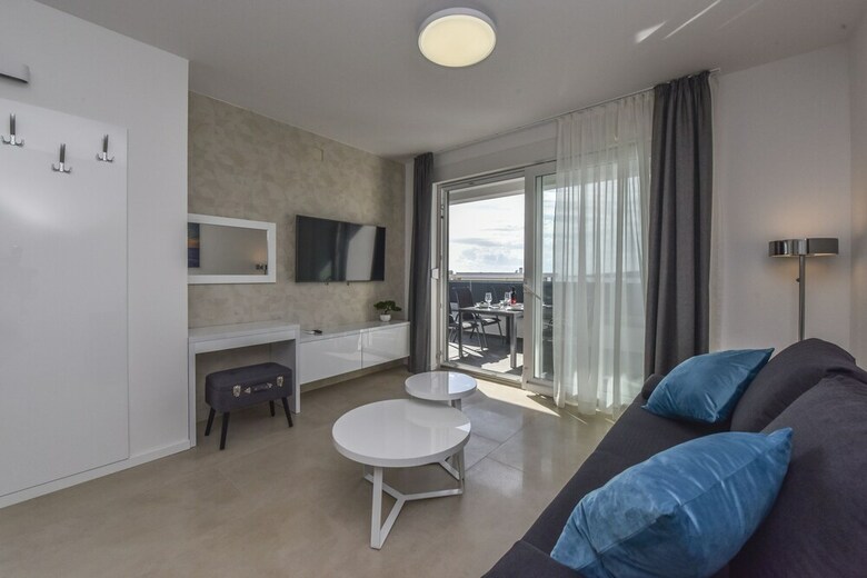 Hotel Pool Apartments Mare