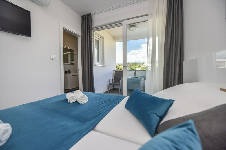 Hotel Pool Apartments Mare