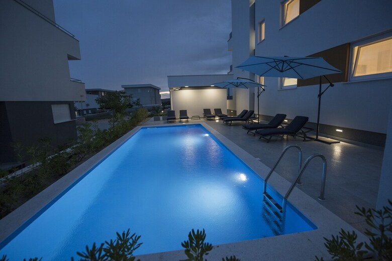 Hotel Pool Apartments Mare