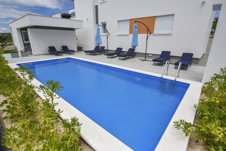 Hotel Pool Apartments Mare