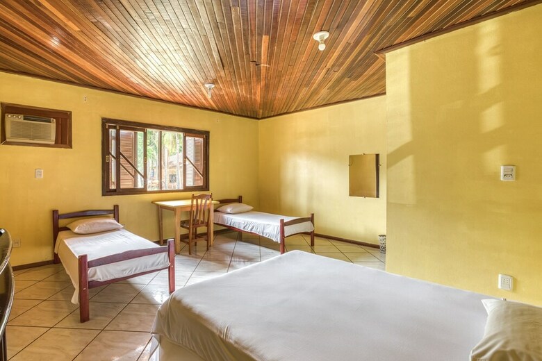 Oyo Hotel D'familia