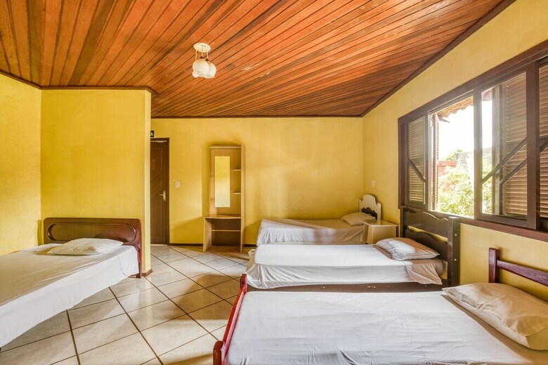 Oyo Hotel D'familia