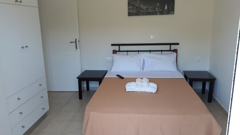 Iro's Sea View Apartments