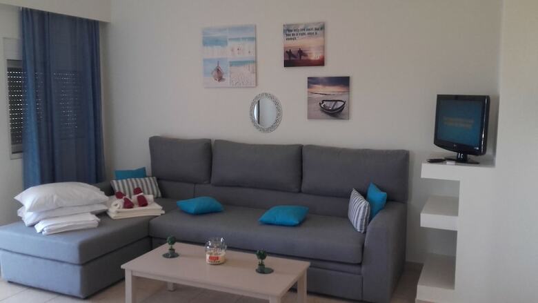 Iro's Sea View Apartments