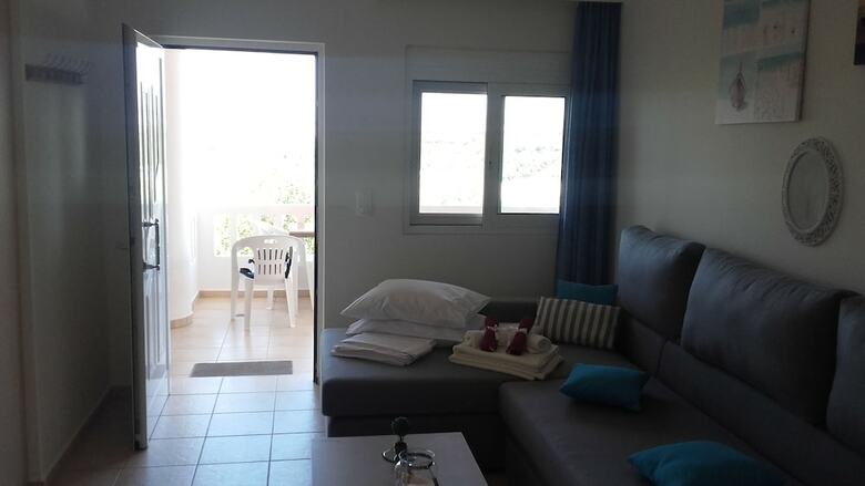 Iro's Sea View Apartments