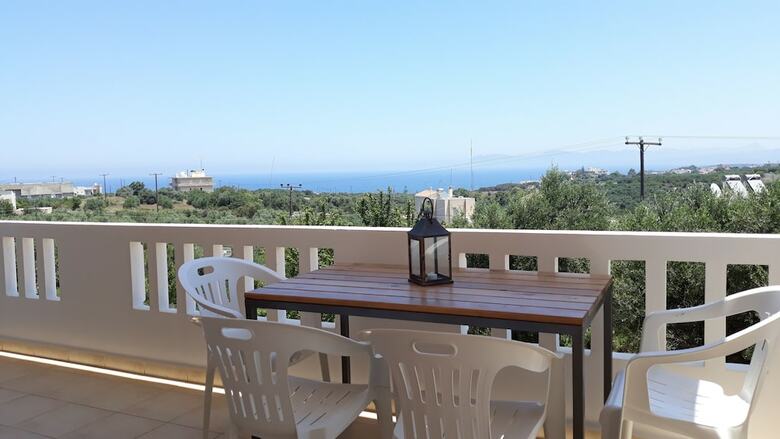 Iro's Sea View Apartments