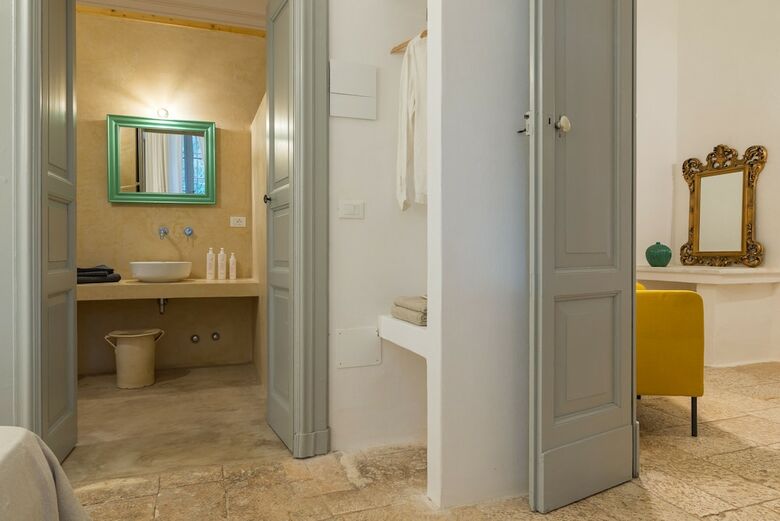 Villa Dimora Fumarola With Indoor Pool And Jacuzzi