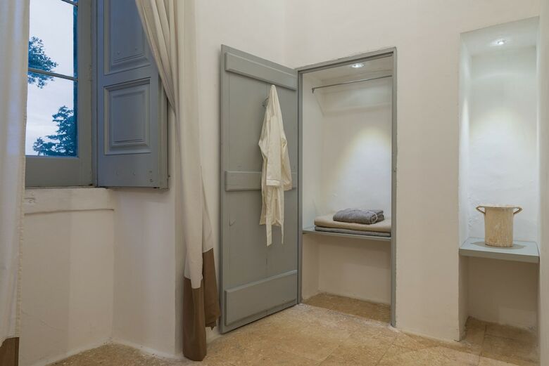 Villa Dimora Fumarola With Indoor Pool And Jacuzzi