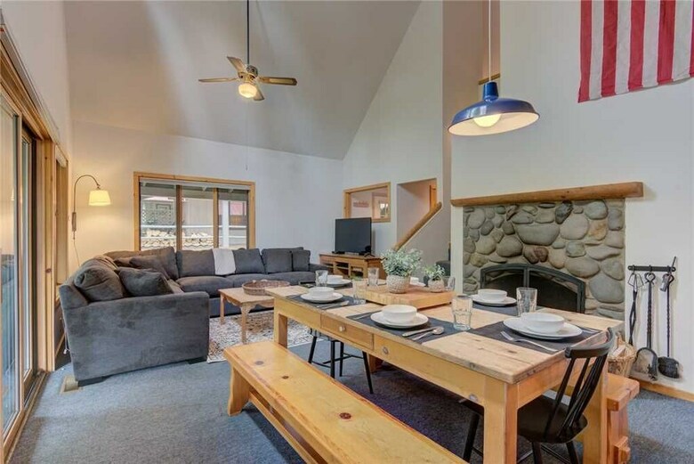 2 Circle 4 Cabin
