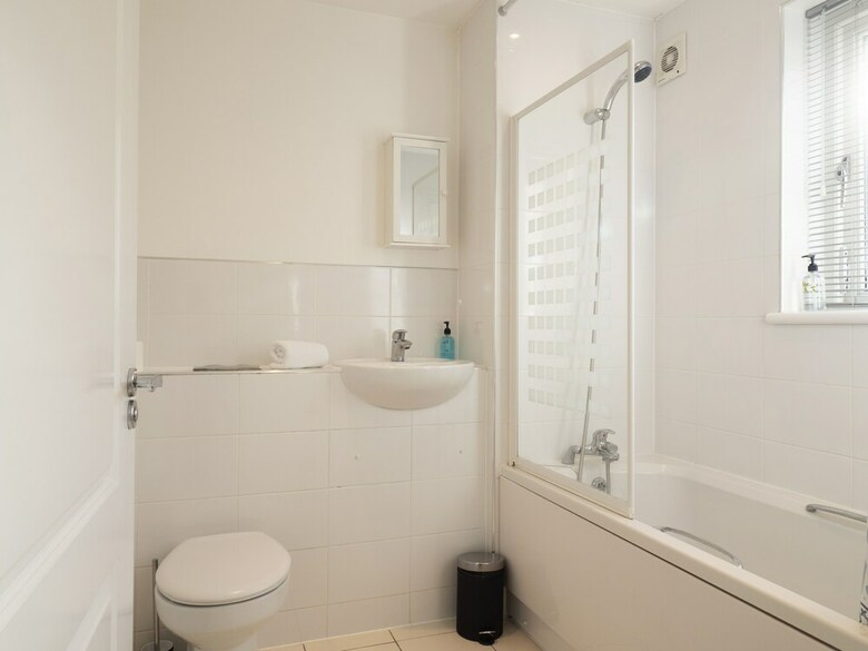 Spacious Townhouse Near The City Centre