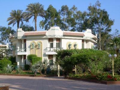 Hotel Cataract Pyramids Resort