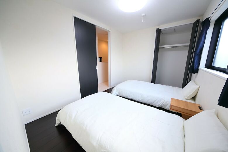 Neyagawa Station House