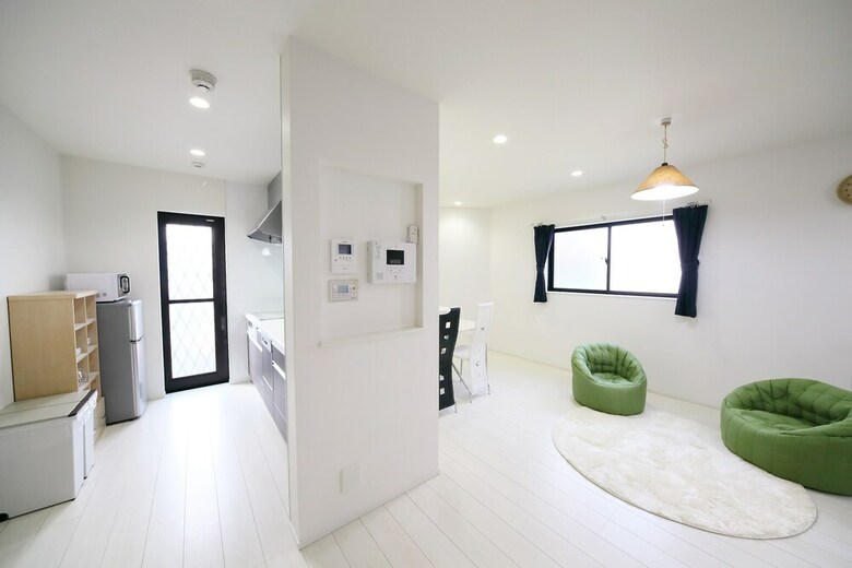 Neyagawa Station House