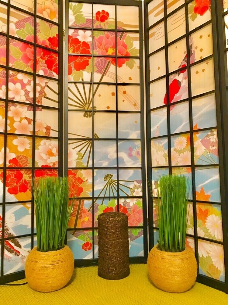 Local Hakozaki Apartment