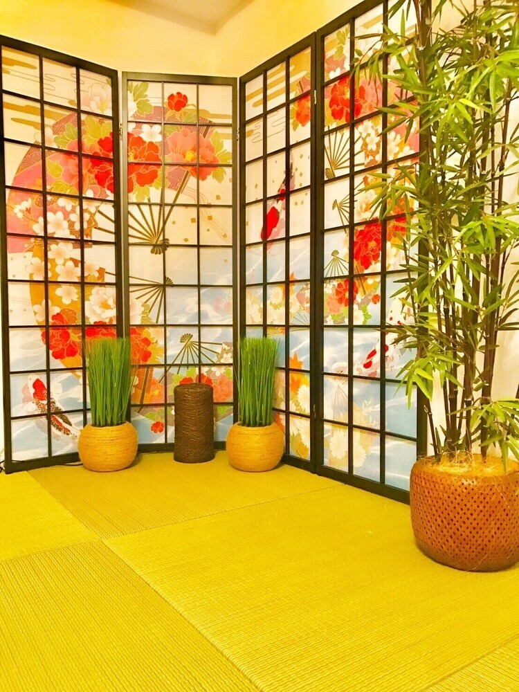 Local Hakozaki Apartment