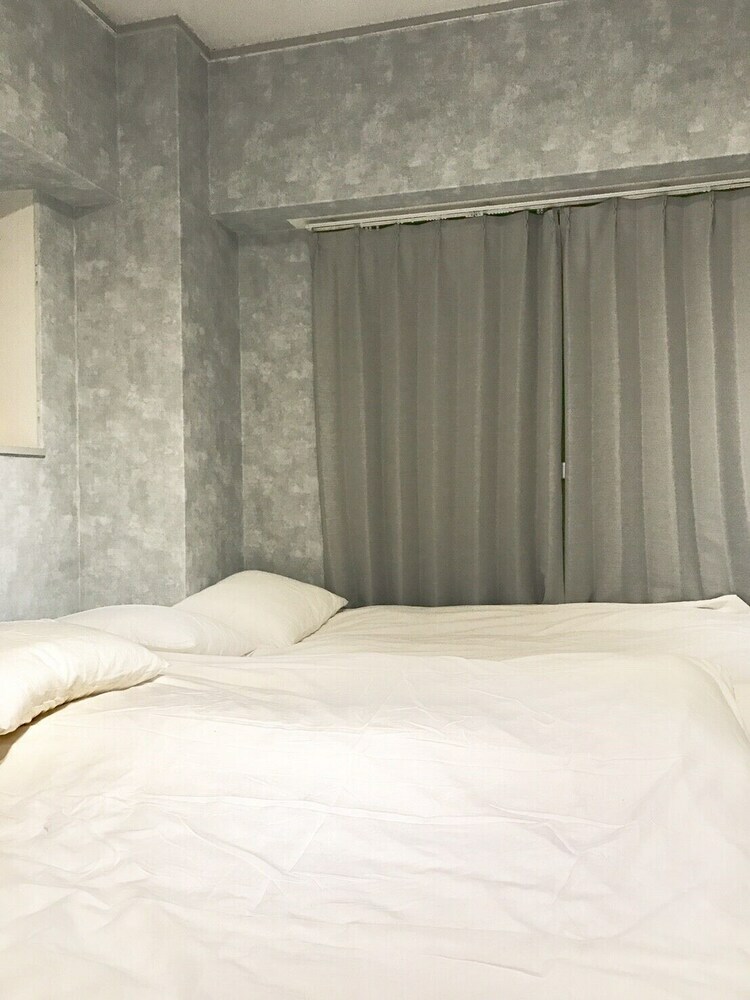 Local Hakozaki Apartment
