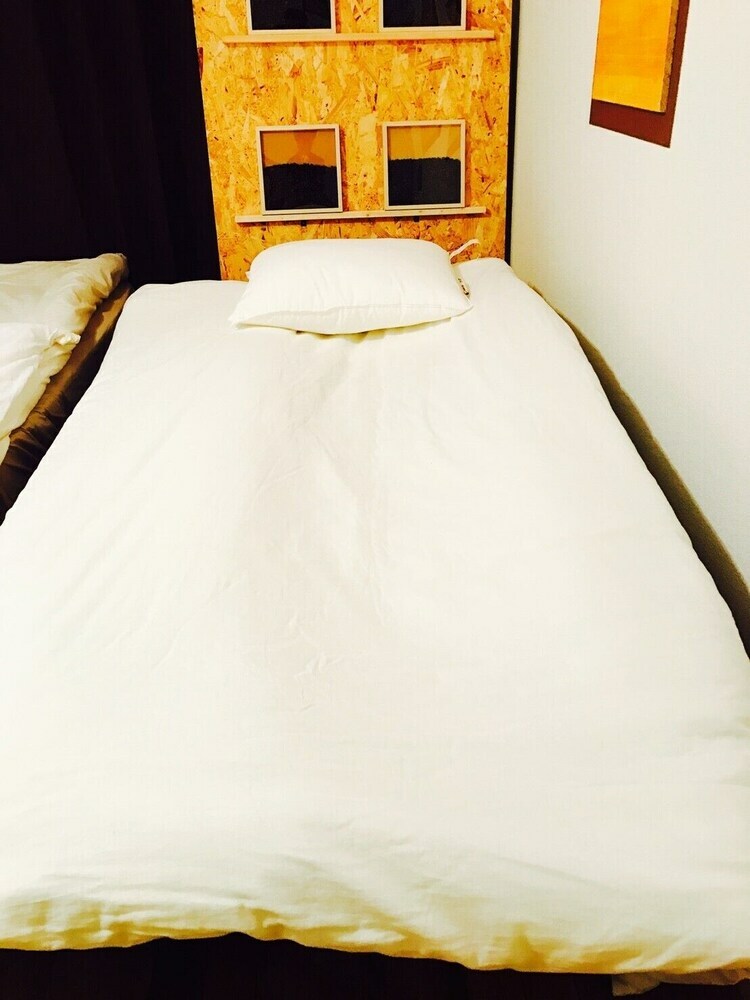 Local Hakozaki Apartment
