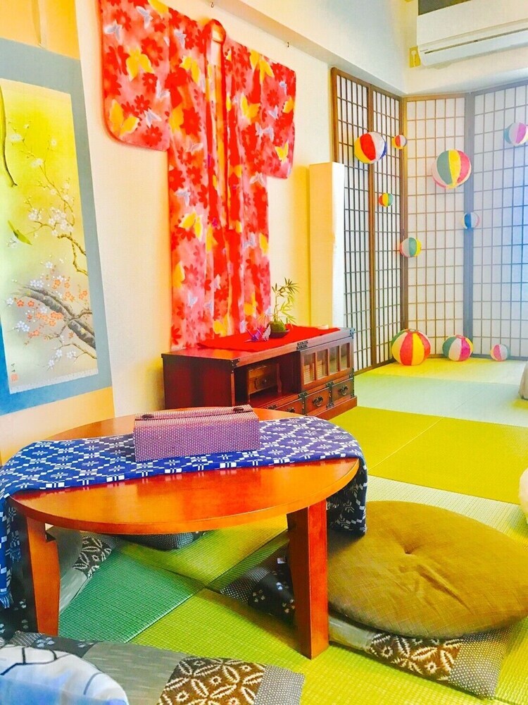 Local Hakozaki Apartment