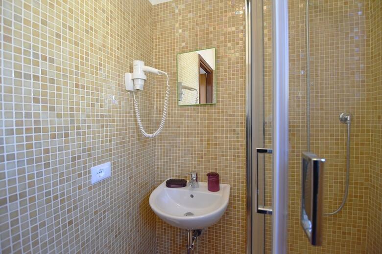 Hotel Nice & Warm Rooms