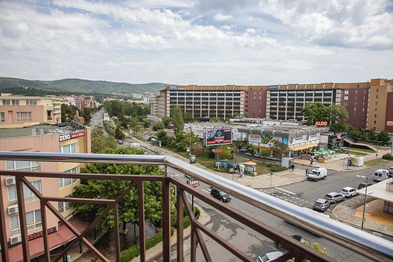 Fm Premium 1-bdr Apartment With Terrace-pacific