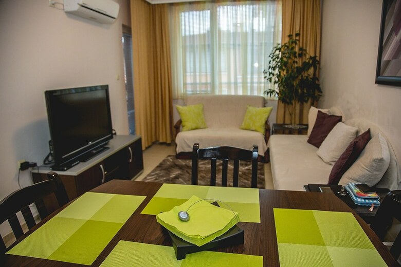 Fm Deluxe 2-bdr Apartment With Parking
