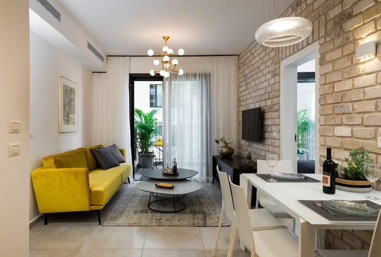 Apartamento Contemporary & Texture-rich Hideaway